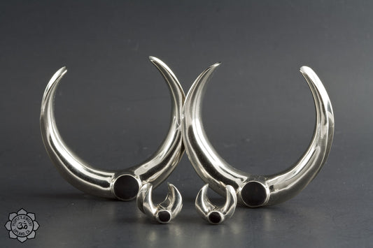 White Brass Spreaders with Onyx