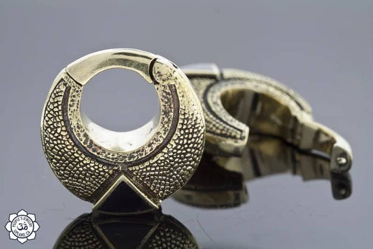 Yellow Brass Onyx Triangle Weights